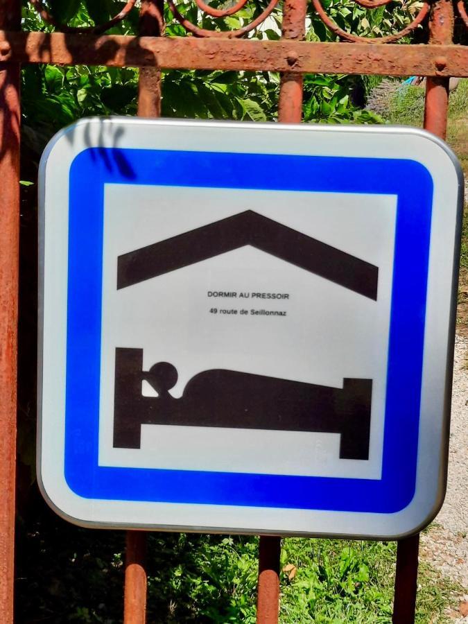 Dormir Au Pressoir Montagnieu  Exterior foto